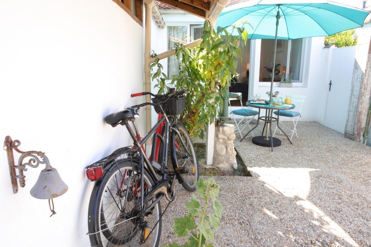 Bed and Breakfast La Venelle De Jericho Ла-Рошель Экстерьер фото
